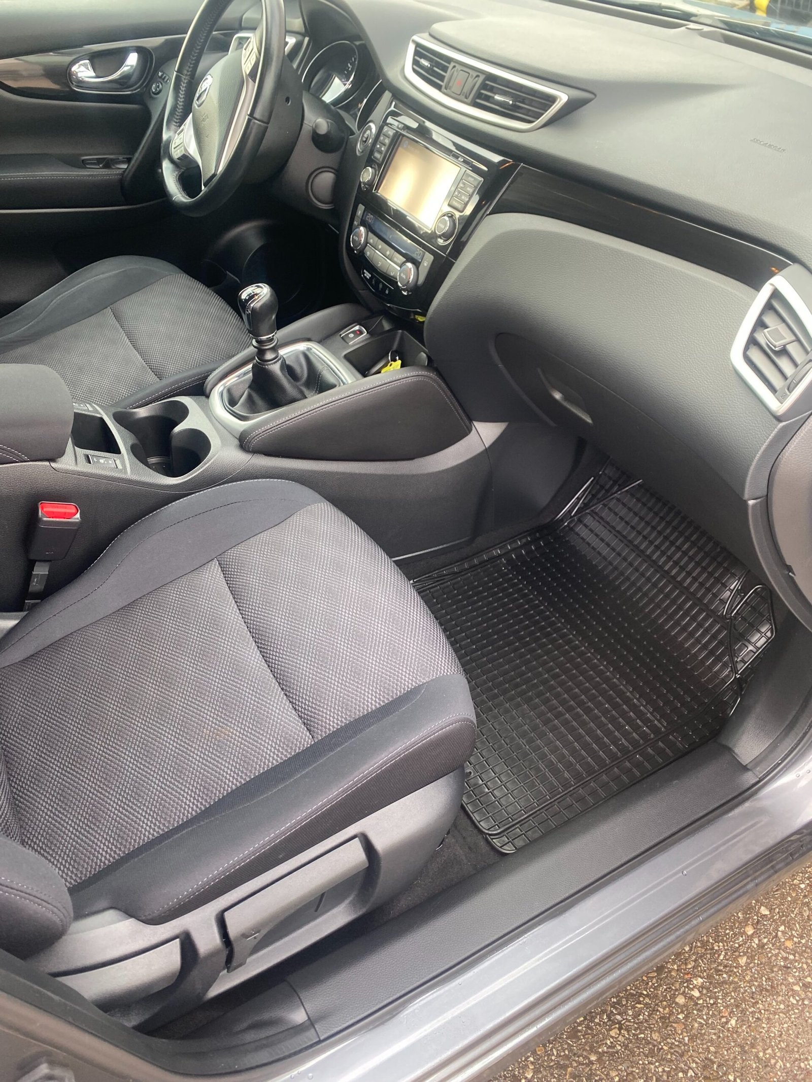 Professionelle Auto Innenraumreinigung – gründliche Reinigung von Sitzen, Teppichen, Cockpit und Armaturen“