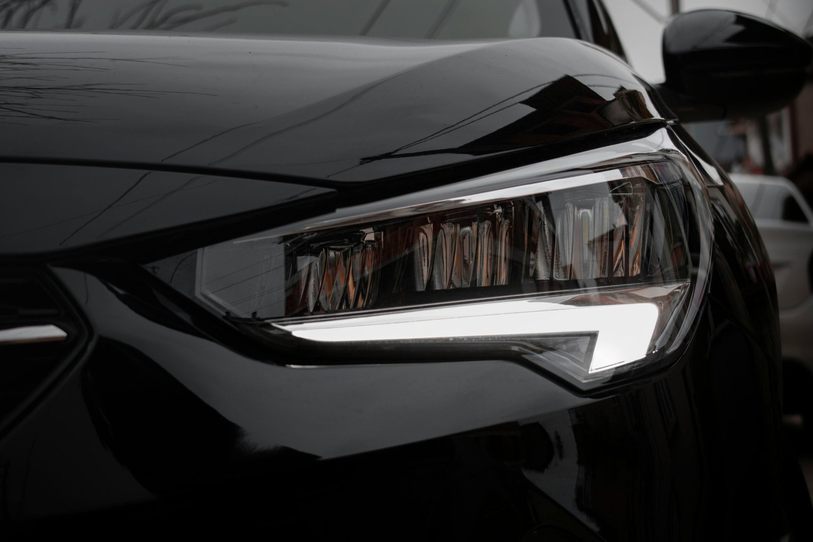 Scheinwerfer Politur in Linz – professionelle Auto Politur vom Autoaufbereiter